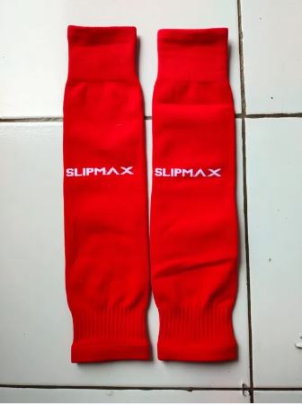 Kaos kaki sepakbola warna merah